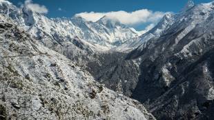 Непал възнамерява да използва дронове за премахване на боклука от склоновете на Еверест