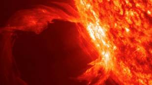 Учени предупредиха за мощни слънчеви изригвания