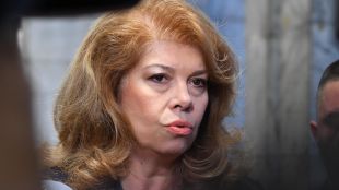 Илияна Йотова: Президентът обмисля решението си за смяната на външния министър