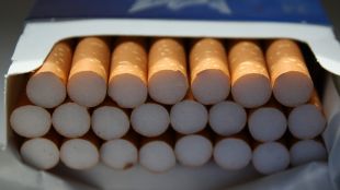 Задържаха близо 130 000 къса цигари, скрити между хранителни стоки