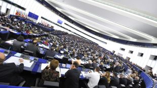 Две трети от евродепутатите припечелвали в частни компании