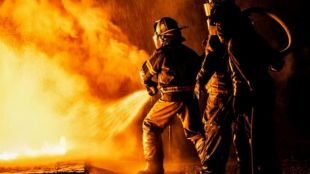 Голям пожар на хърватско пристанище, 30 яхти са изгорели