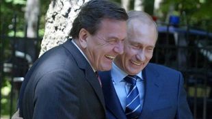 Герхард Шрьодер смята, че приятелството му с Путин може да спре войната с Украйна