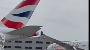 Турбуленция в самолет от Лондон уби един и рани поне 20