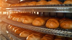 Пшеницата поевтиня с 30%, но не и хлябът