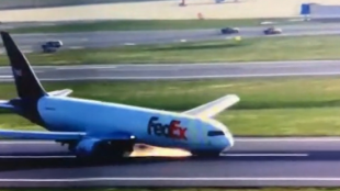 "Бойнг" кацна аварийно на летище „Истанбул“