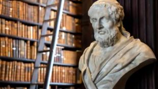 Последната нощ на Платон: Папирус разкрива подробности за смъртта на философа