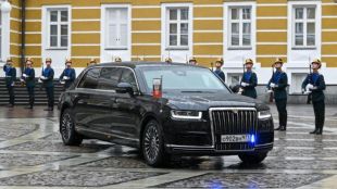 Путин показа новата лимузина "Аурус Сенат" (ВИДЕО)